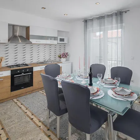 Apartment 2 Bedroom Amazing In *