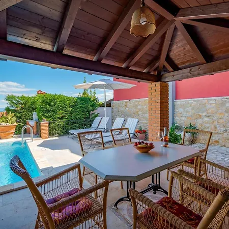 2 Bedroom Amazing In Apartment Vizinada