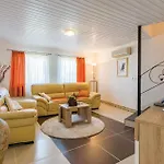 X Apartment *